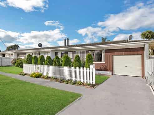 2/7 Don Street, Papakura