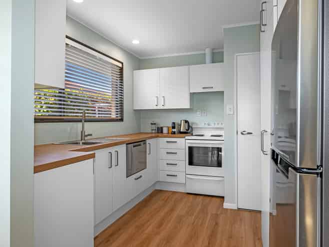 2/58 Ambleside Drive, Burnside