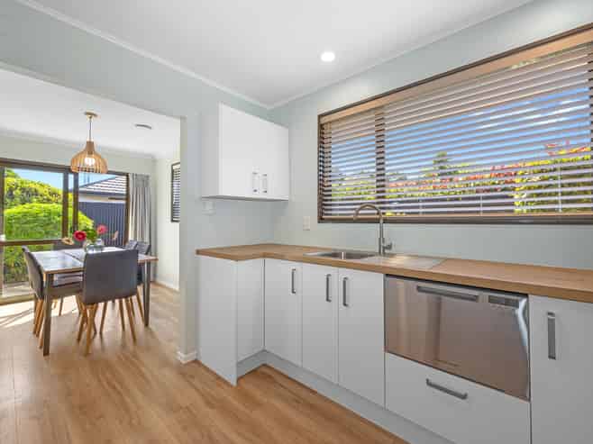 2/58 Ambleside Drive, Burnside