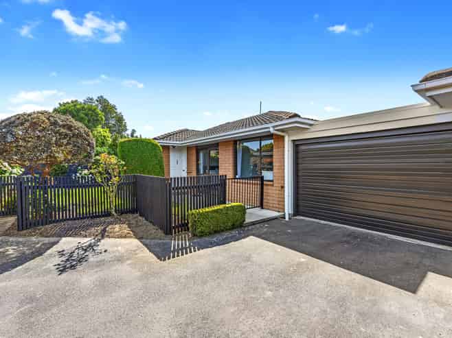2/58 Ambleside Drive, Burnside