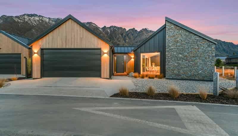 31 & 31A Taurus Lane, Jacks Point