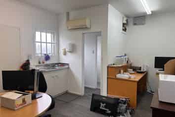 56m2* Retail/office - 'Parklands Mall'