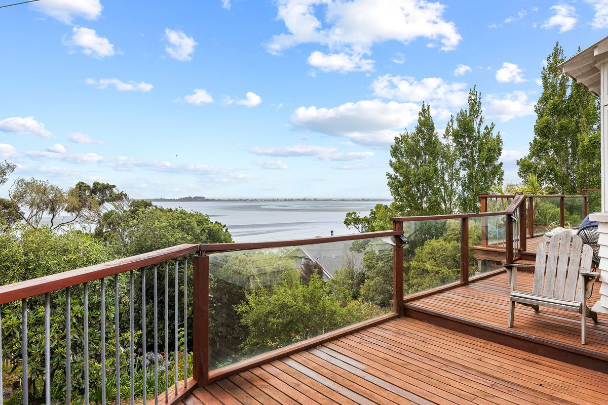 $1.6M for both 7 Rangatira Tce & 6 Mt Pleasant Rd - Widok 2