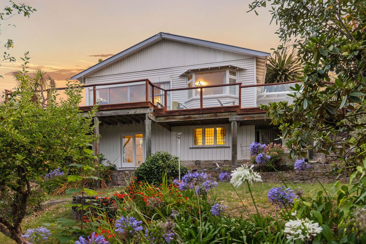 $1.6M for both 7 Rangatira Tce & 6 Mt Pleasant Rd - Widok 6