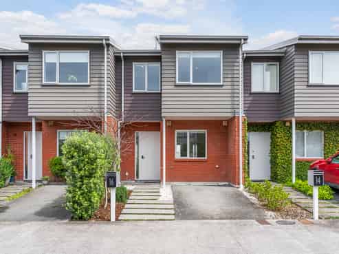 16 Whale Road, Mount Wellington