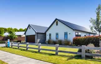 25 County Drive, Hawera