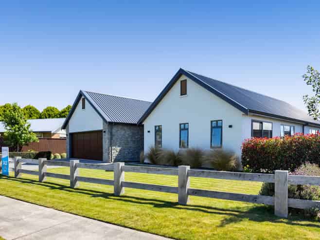 25 County Drive, Hawera