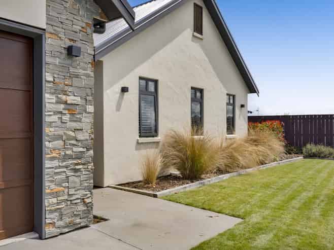 25 County Drive, Hawera