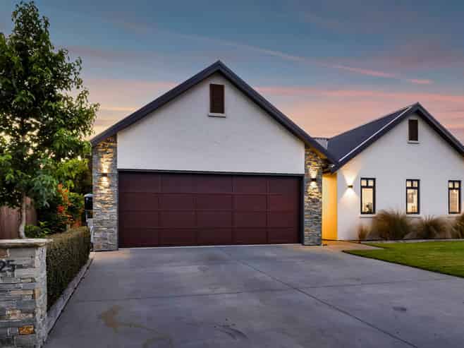 25 County Drive, Hawera