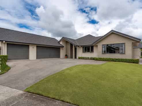19 Oldfield Court, Huntington
