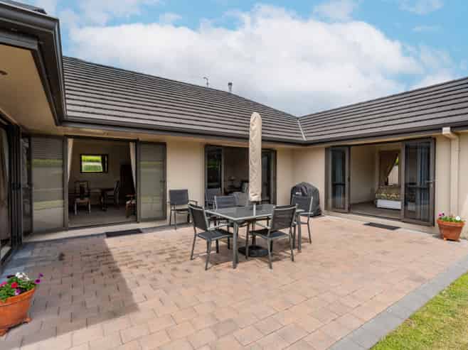 19 Oldfield Court, Huntington