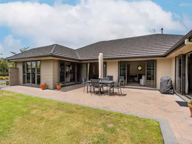 19 Oldfield Court, Huntington