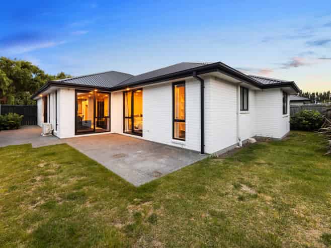 27 William Nicholls Drive, Belfast