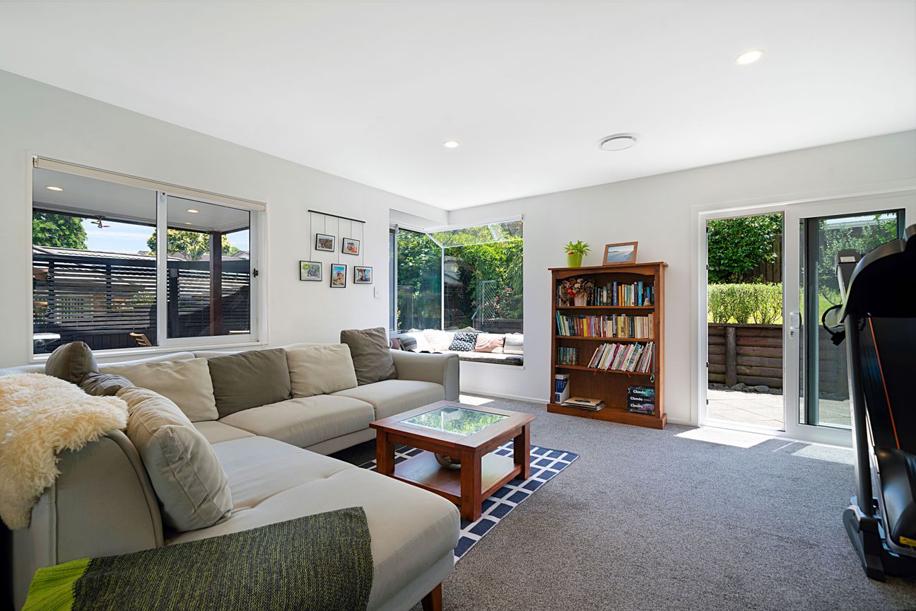Vendor Relocating - Must Be Sold!! - Vista 2