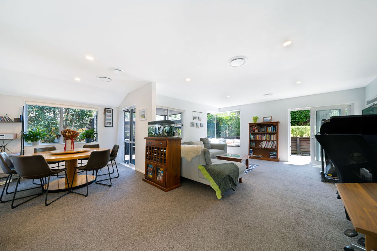 Vendor Relocating - Must Be Sold!! - Vista 4