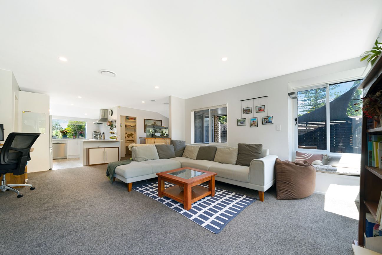 Vendor Relocating - Must Be Sold!! - Vista 6