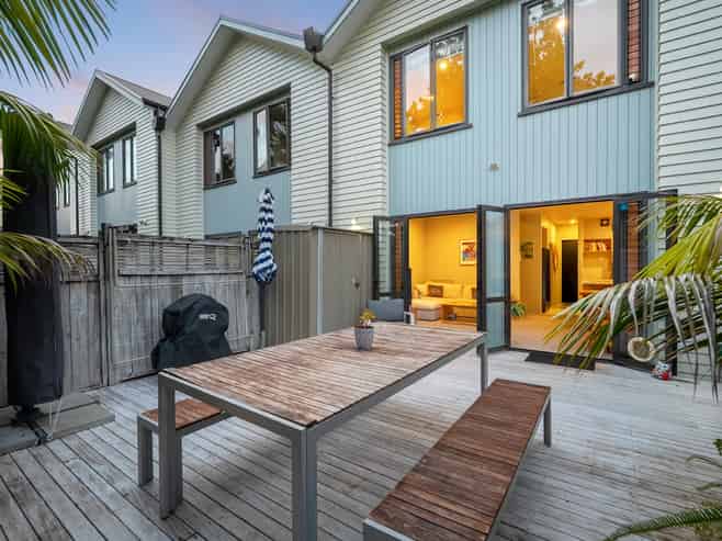 8/11 The Avenue, Albany