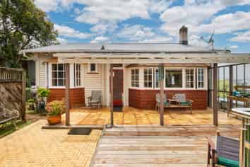 5 Ruarangi Road, Mount Albert