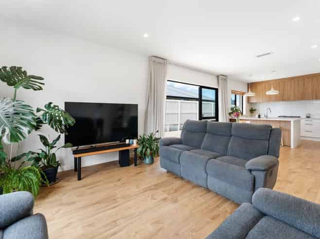 34 Siren Street, Milldale