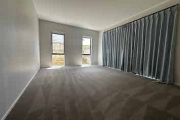 13 Johns Creek Crescent, Silverdale