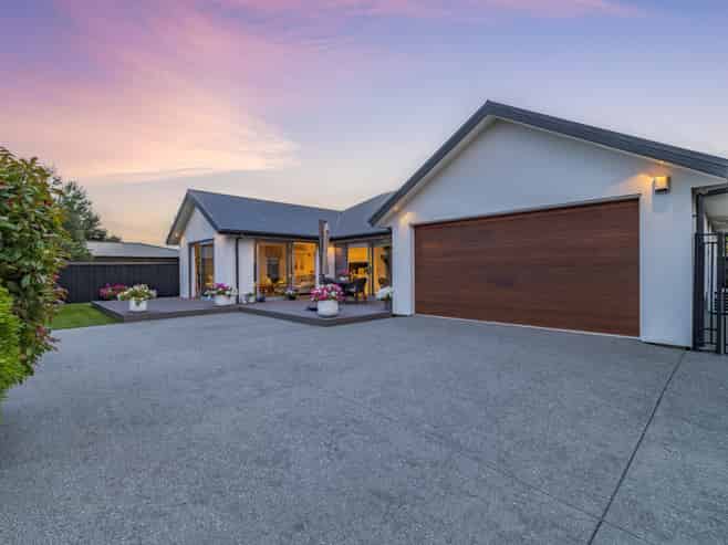 17 Waterstock Way, Parklands