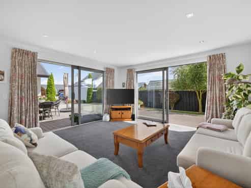 17 Waterstock Way, Parklands