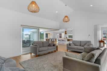 24 Waterman Drive, Langs Beach