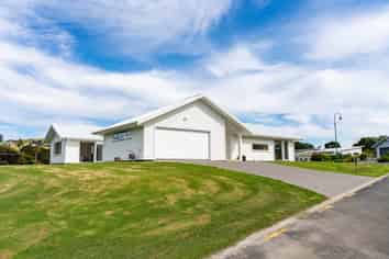 24 Waterman Drive, Langs Beach