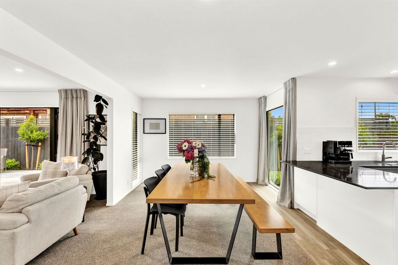 Serious Sellers, Outstanding Opportunity in Zone! – pohled 6
