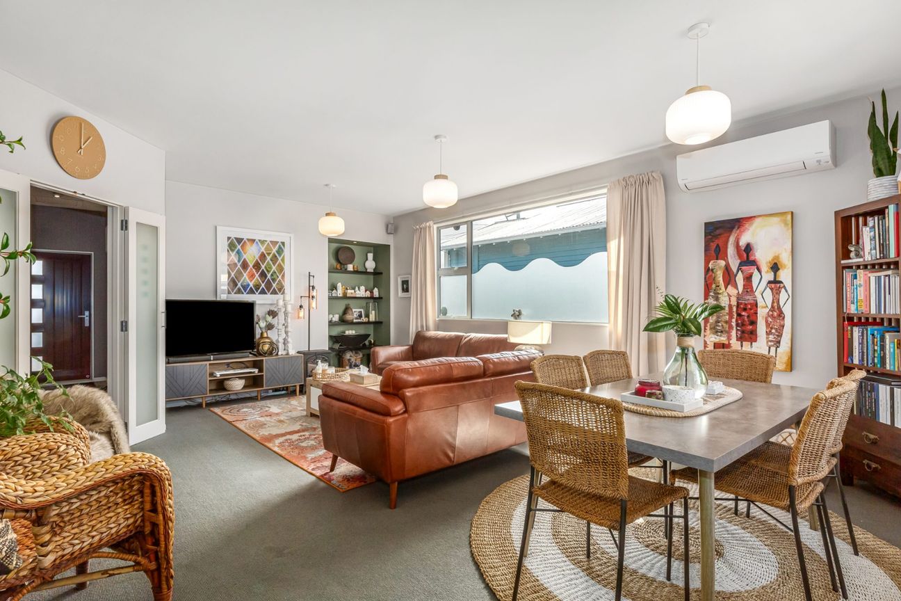 Petone living at its best - Vista 6