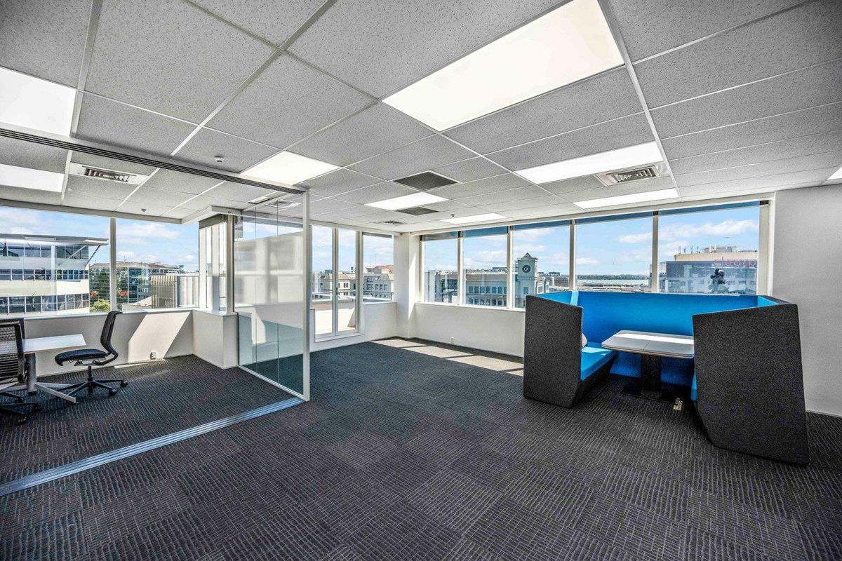 CBRE - Modern Office with Fit-out and a View - Ansicht 2