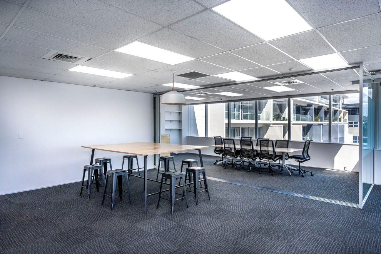 CBRE - Modern Office with Fit-out and a View - Widok 3