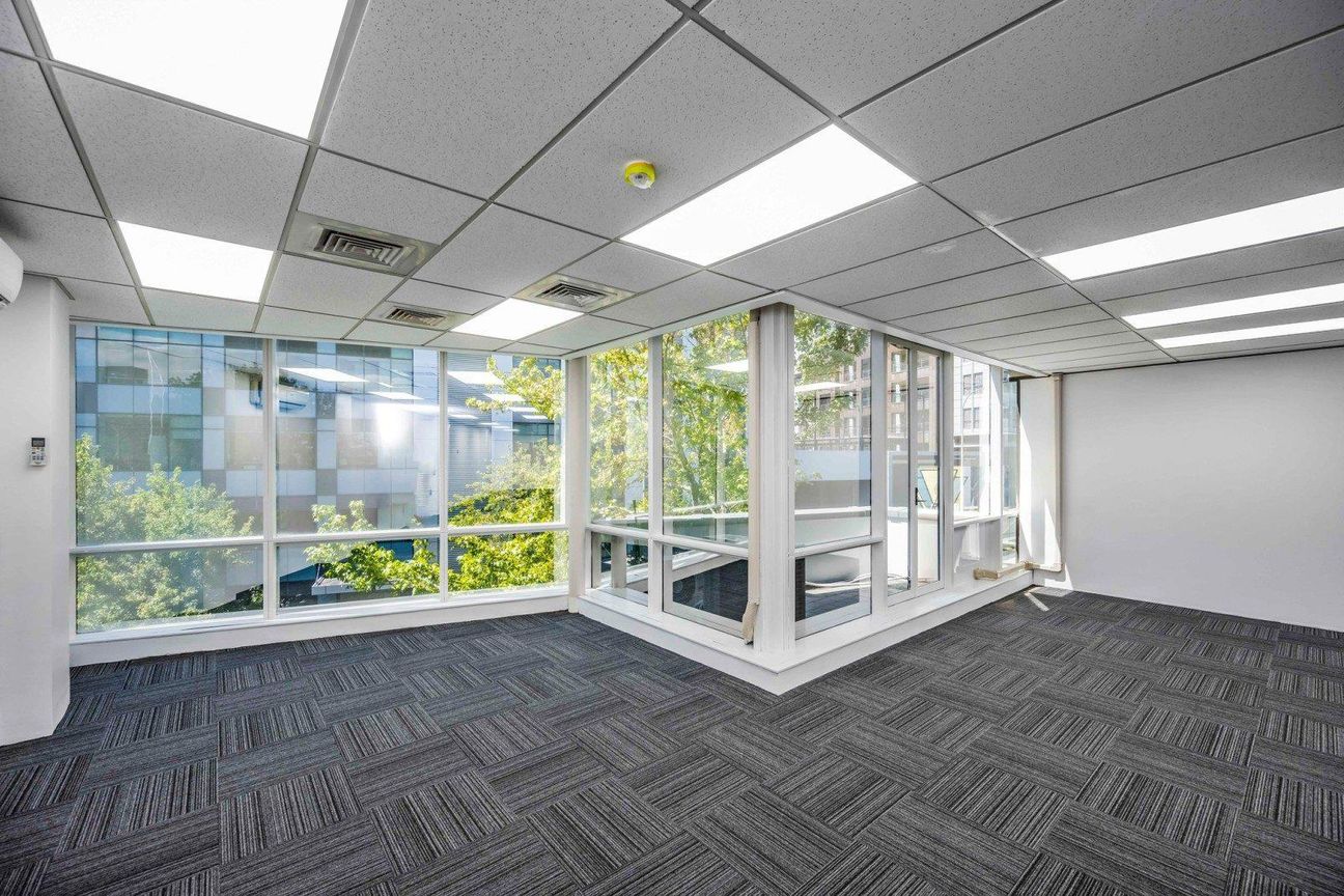 CBRE - Modern Office with Fit-out and a View - Widok 6
