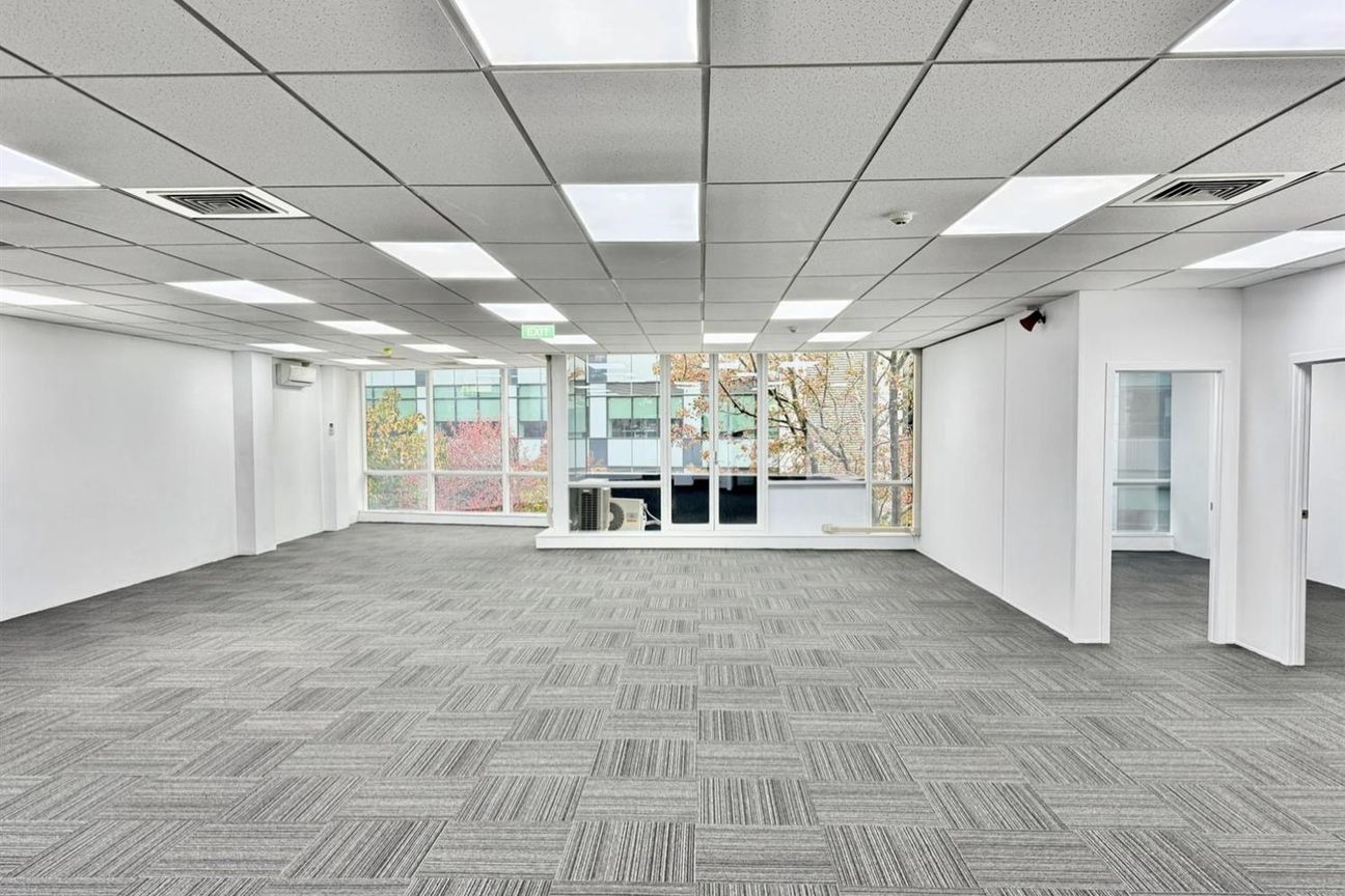 CBRE - Versatile Workspace with Deck and Fresh Finishes - Bild 4