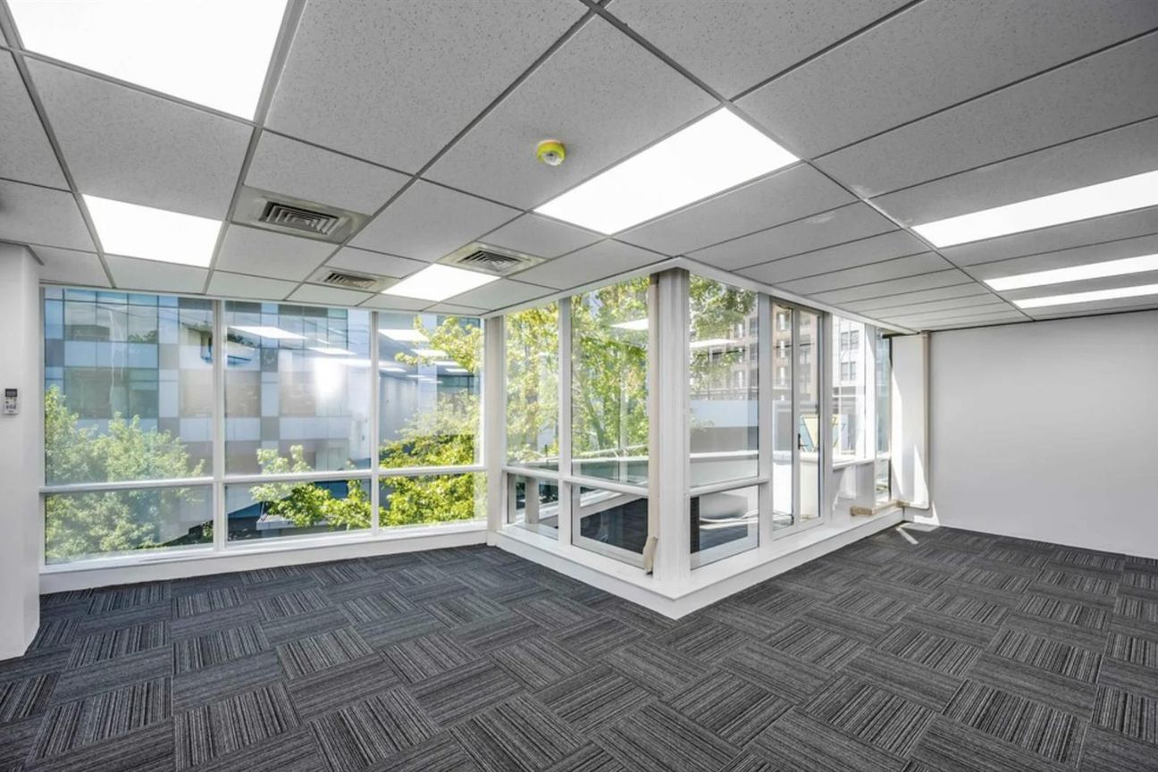 CBRE - Versatile Workspace with Deck and Fresh Finishes - Bild 5