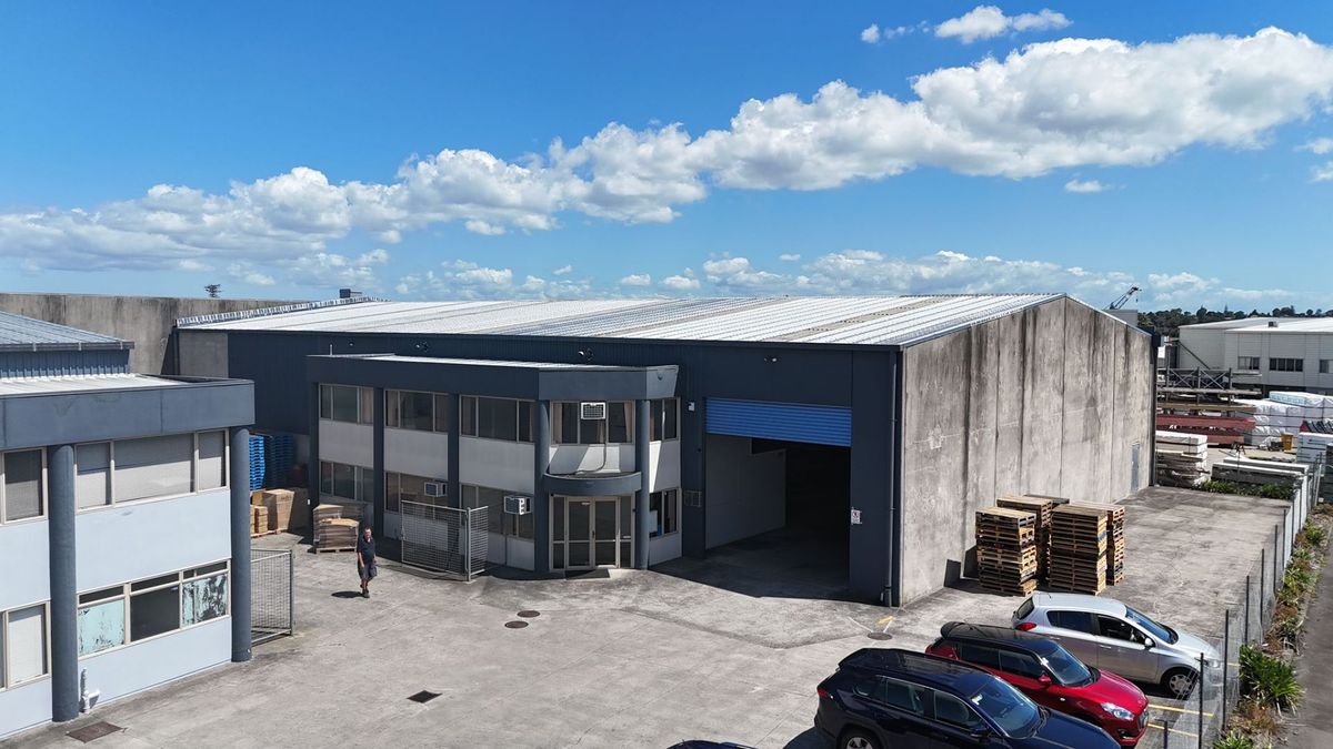 Functional Standalone Industrial HQ | Cryers Road - Ansicht 2