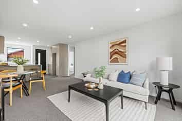 2/7 Cossar Street, Burwood