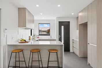 2/7 Cossar Street, Burwood