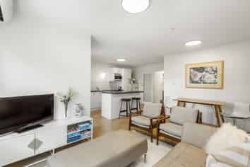 4/83 Lake Road, Devonport