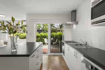 4/83 Lake Road, Devonport