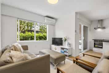 4/83 Lake Road, Devonport