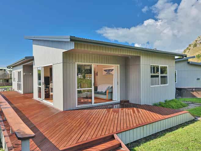 9 John Ross Place, Kairakau