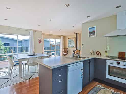 9 John Ross Place, Kairakau