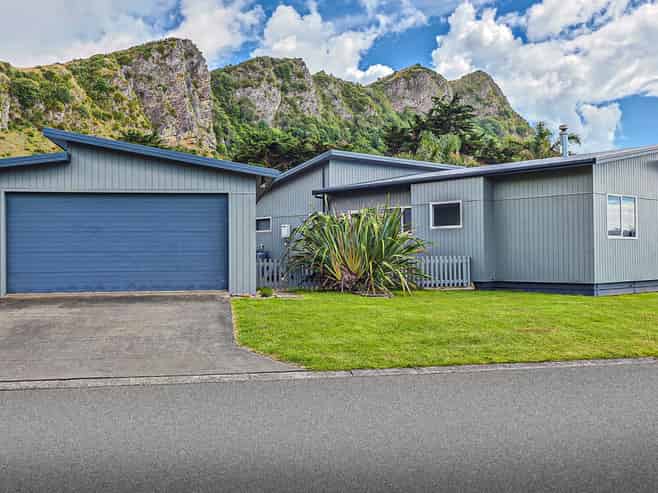 9 John Ross Place, Kairakau