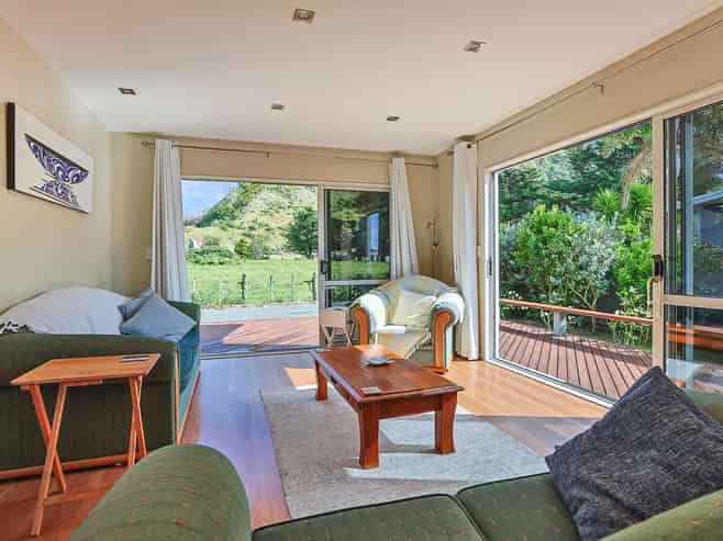 9 John Ross Place, Kairakau