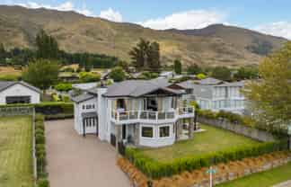 32 Old Station Avenue, Wanaka