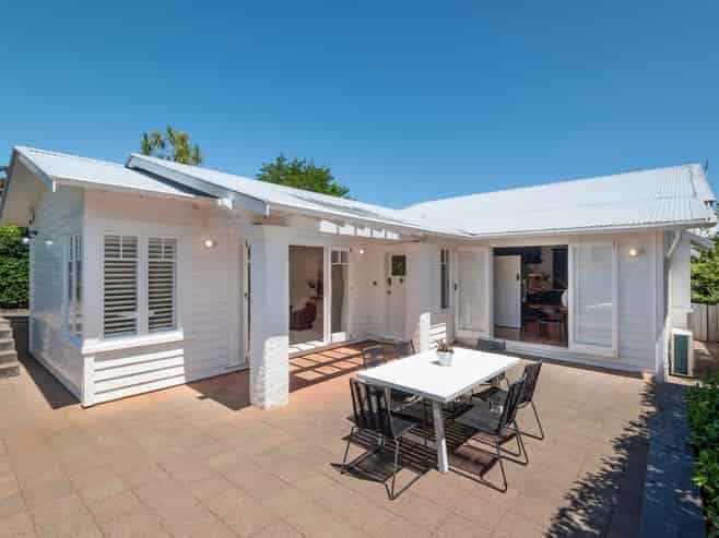 7B North Avenue, Narrow Neck