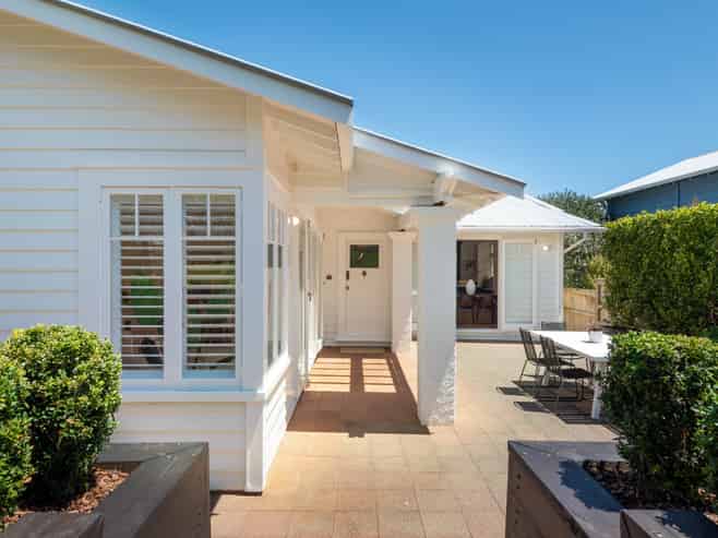 7B North Avenue, Narrow Neck