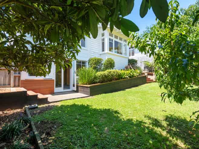 7B North Avenue, Narrow Neck