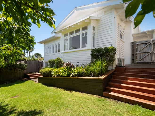 7B North Avenue, Narrow Neck